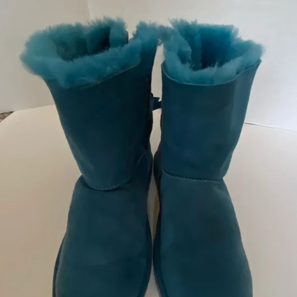 Almost new Ugg boots - Picture 6 of 7